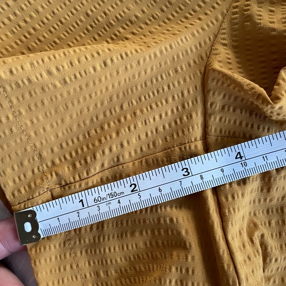 Athleta textured Brooklyn shorts - Picture 3 of 6